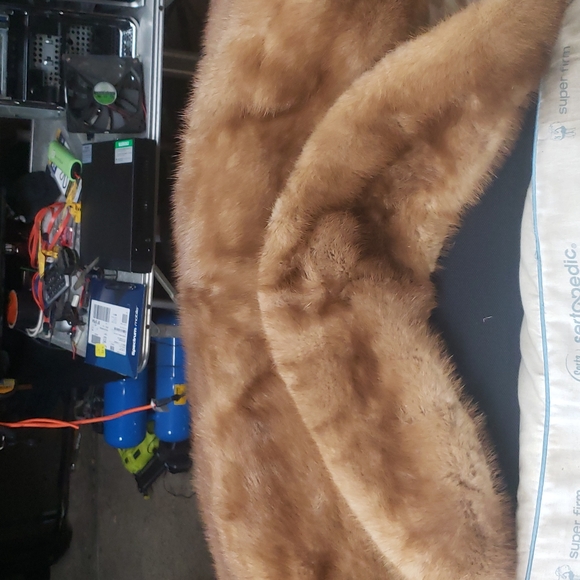 3/4 length Minx coat with blonde minx over shoulder - Picture 4 of 6